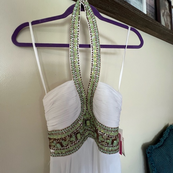NWT FORMAL HALTER DRESS - Picture 9 of 10